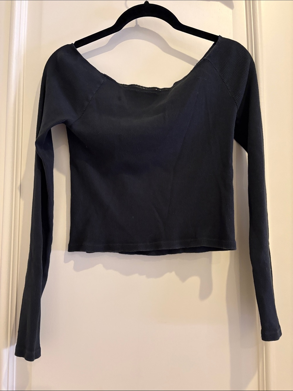 Scoop Neck Long Sleeve Ribbed Top in Black
